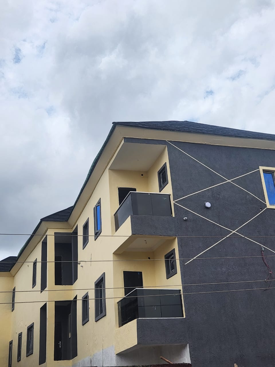 Spacious Upstairs Mini Flat for Lease in Surulere, Lagos