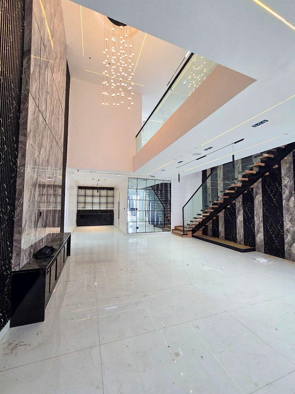 5 Bedroom Duplex for Sale in Ikate, Lagos - 12