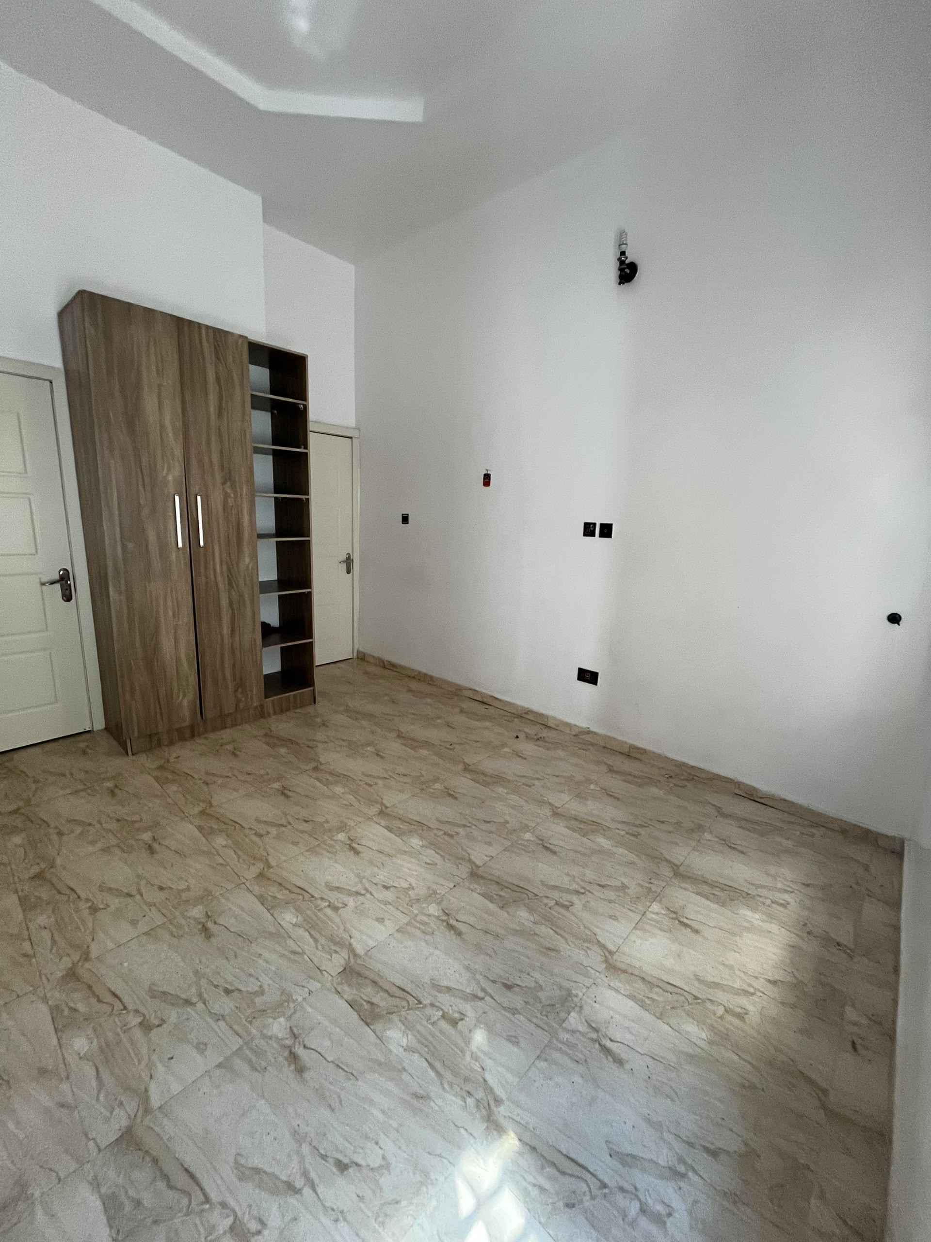 Single Room in Shared Apartment for Rent in Chevron, Lekki - 1