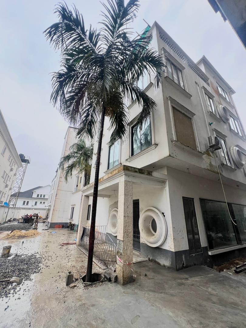 3 Bedroom Waterfront Apartment with BQ for Sale in Banana Island, Lagos - 21