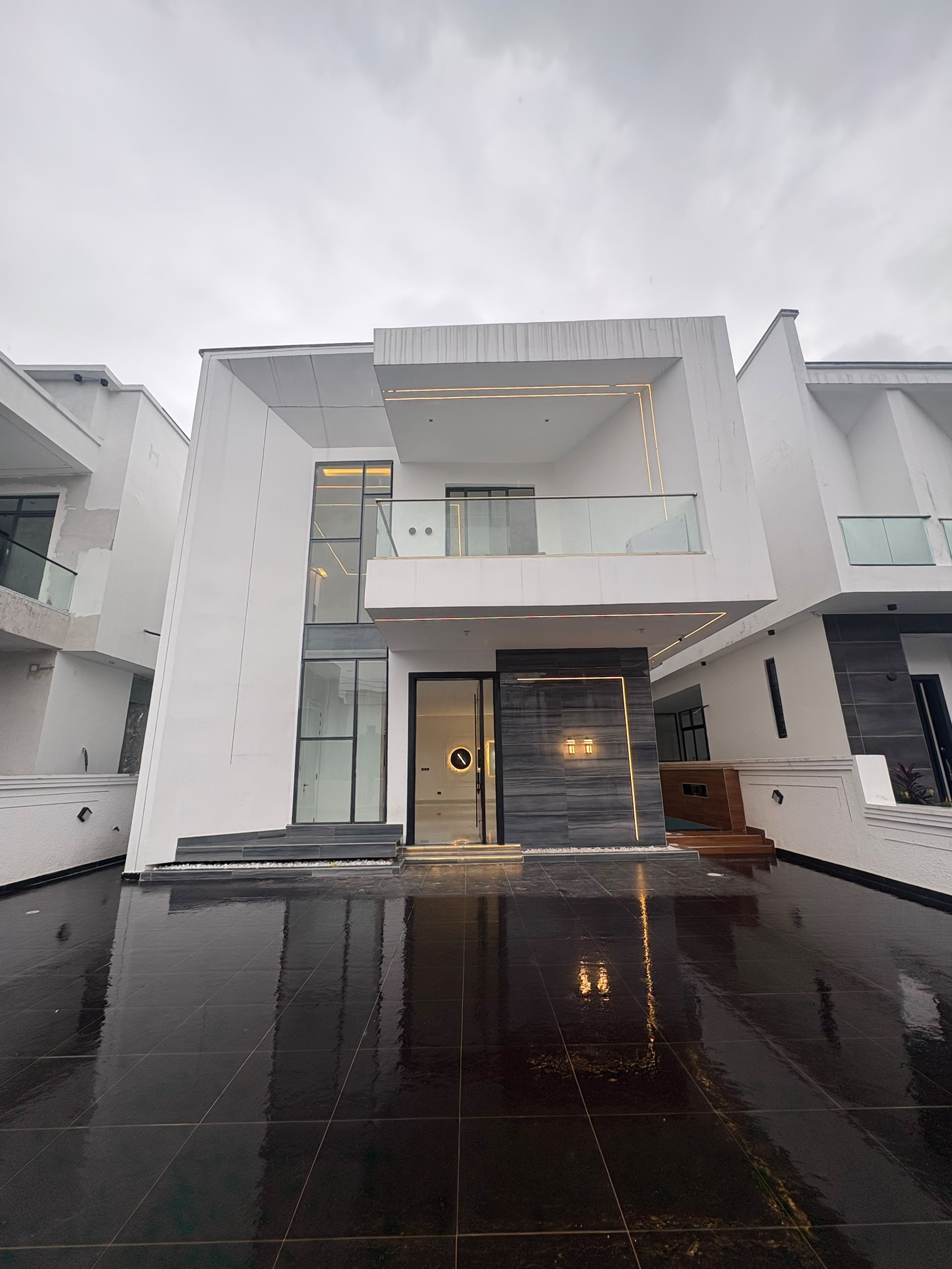 5 Bedroom Fully Detached Home for Sale in Lekki County, Lagos