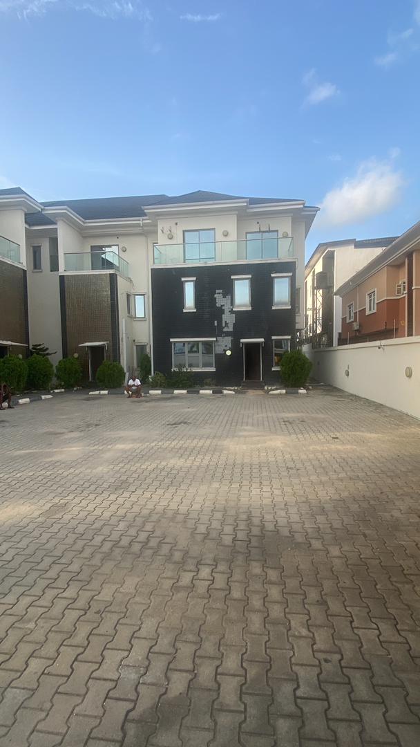 5 Bedroom Terrace with BQ for Sale in Lekki