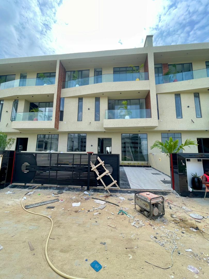 5 Bedroom Triplex for Sale in Lekki Phase 1