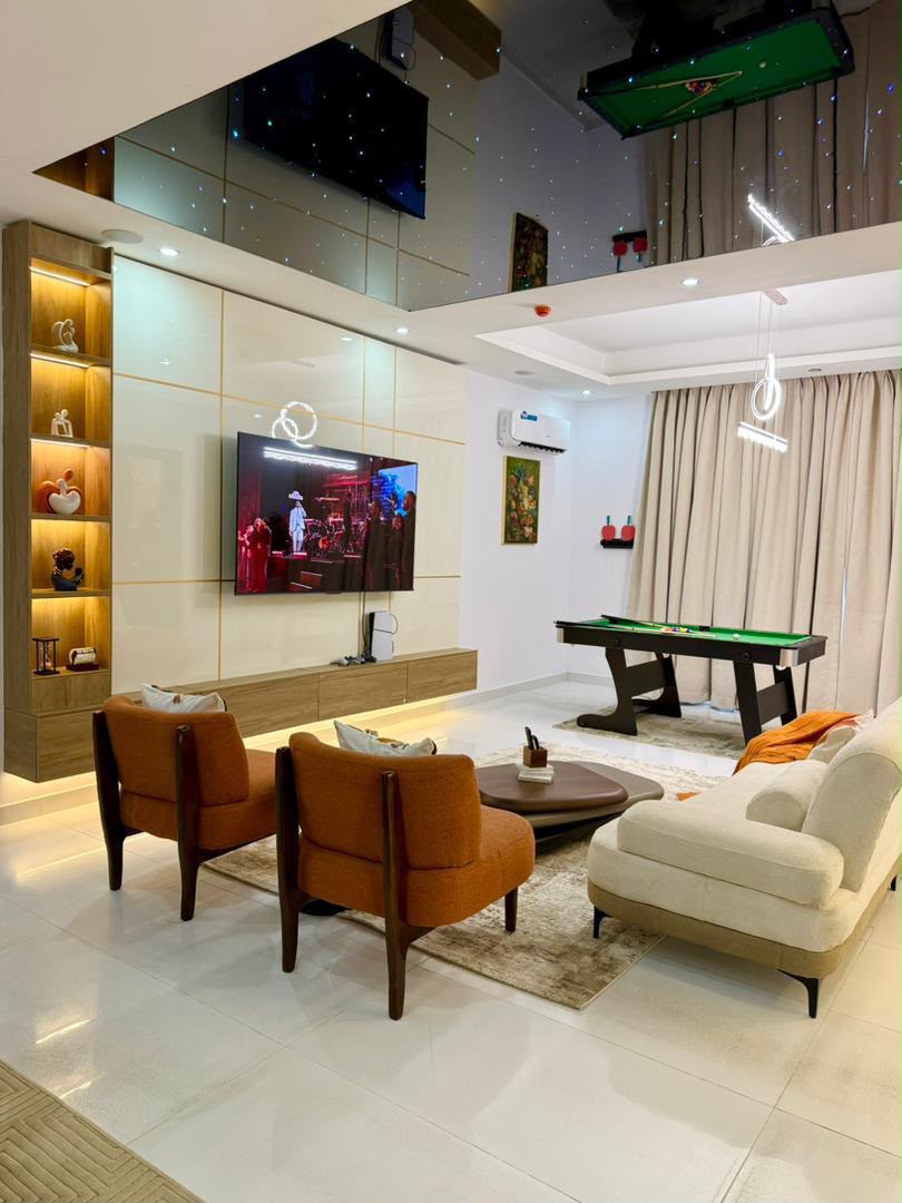 2 Bedroom Serviced Flat for Shortlet at Lekki Phase 1, Lagos