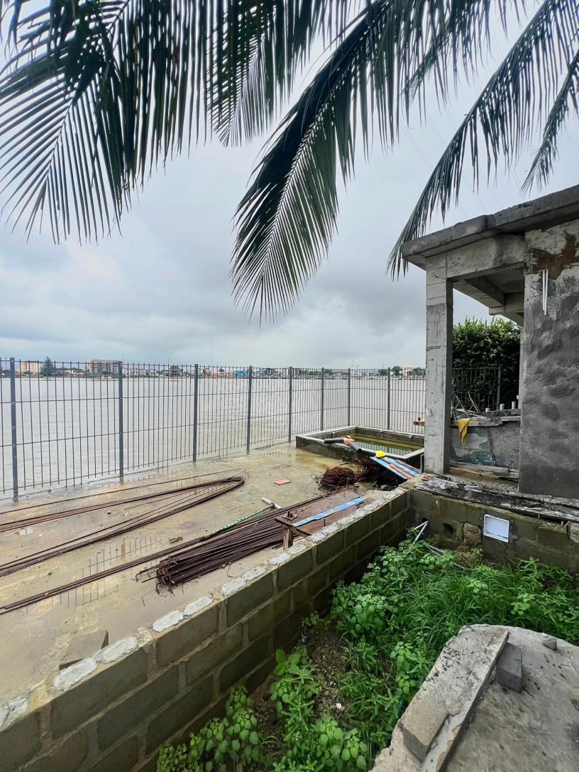 3 Bedroom Waterfront Apartment with BQ for Sale in Banana Island, Lagos - 19